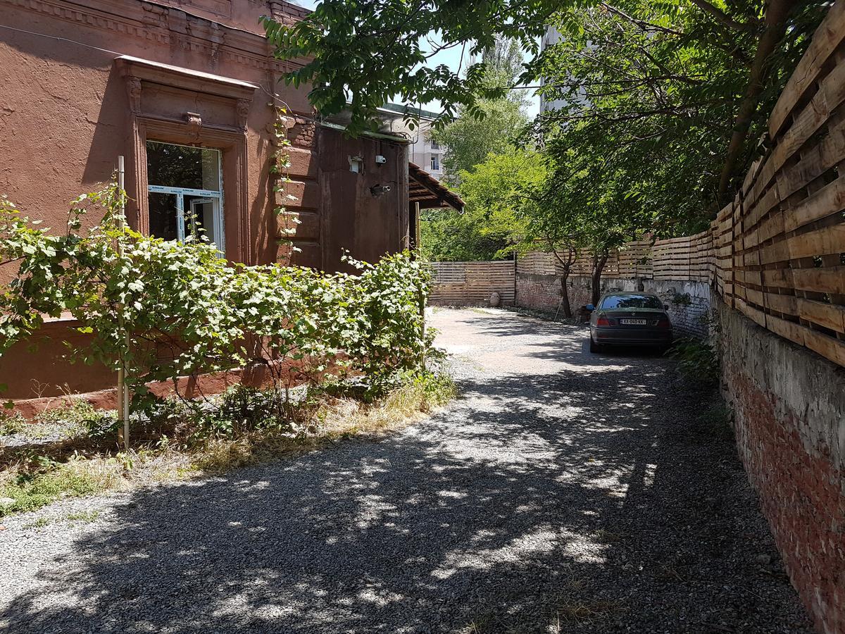 Tbilisi Yard Hostel Exterior foto